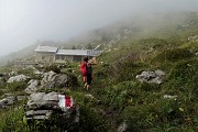 85 Seguendo il sent. 102 passiamo alla Baita con stalla
